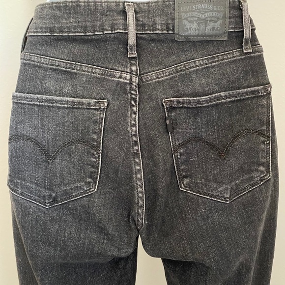 Levis Jeans - Picture 2 of 2